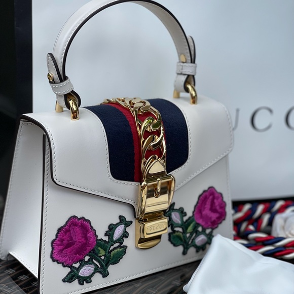 Gucci Sylvie leather mini bag - Picture 9 of 15